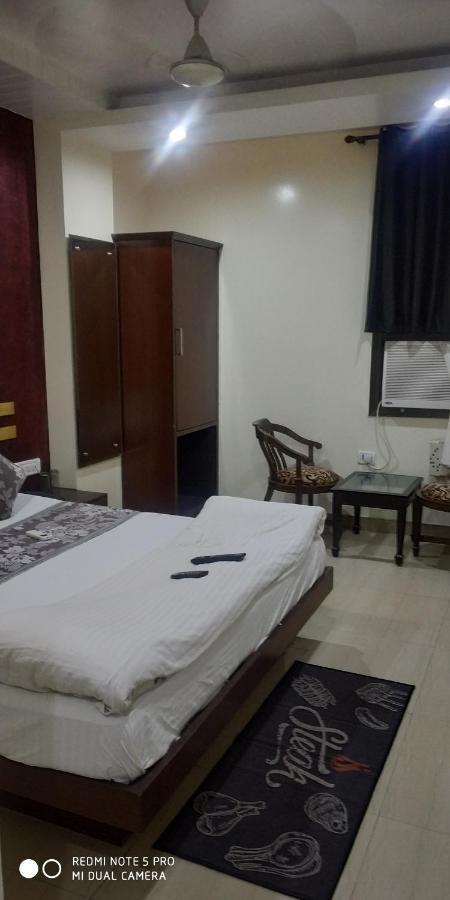 Adb Rooms Udhav Palace ニューデリー エクステリア 写真