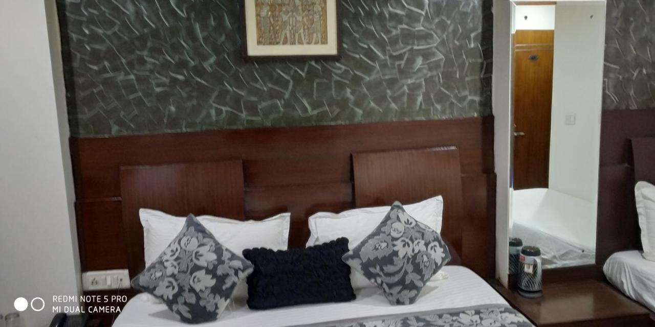 Adb Rooms Udhav Palace ニューデリー エクステリア 写真