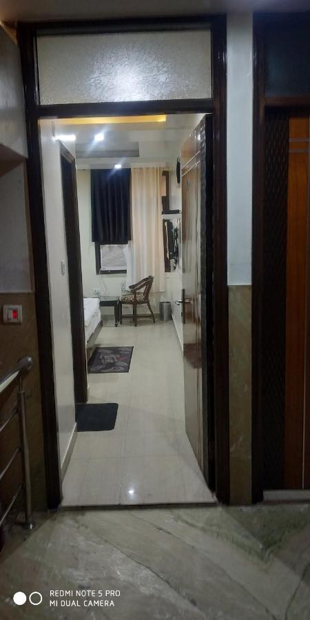 Adb Rooms Udhav Palace ニューデリー エクステリア 写真