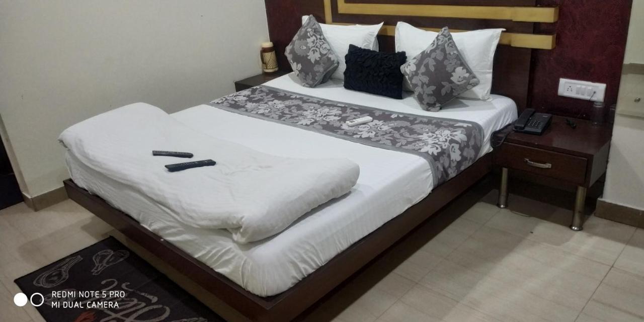 Adb Rooms Udhav Palace ニューデリー エクステリア 写真