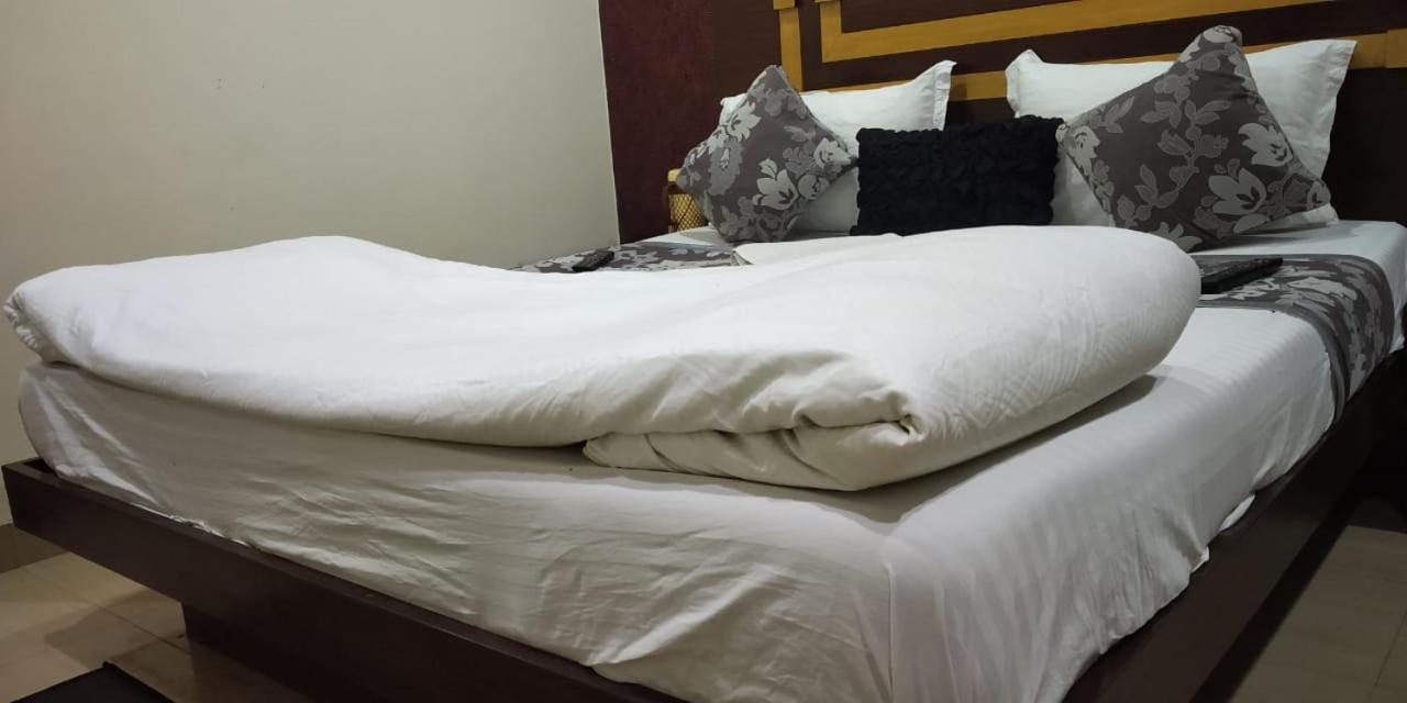 Adb Rooms Udhav Palace ニューデリー エクステリア 写真