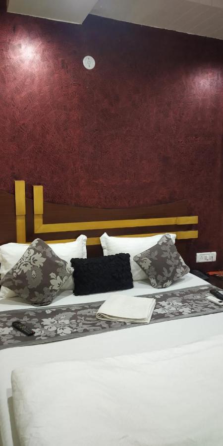 Adb Rooms Udhav Palace ニューデリー エクステリア 写真