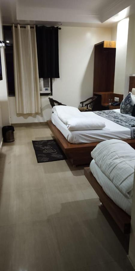 Adb Rooms Udhav Palace ニューデリー エクステリア 写真