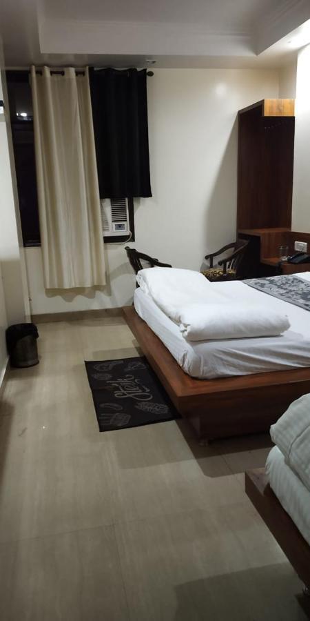 Adb Rooms Udhav Palace ニューデリー エクステリア 写真