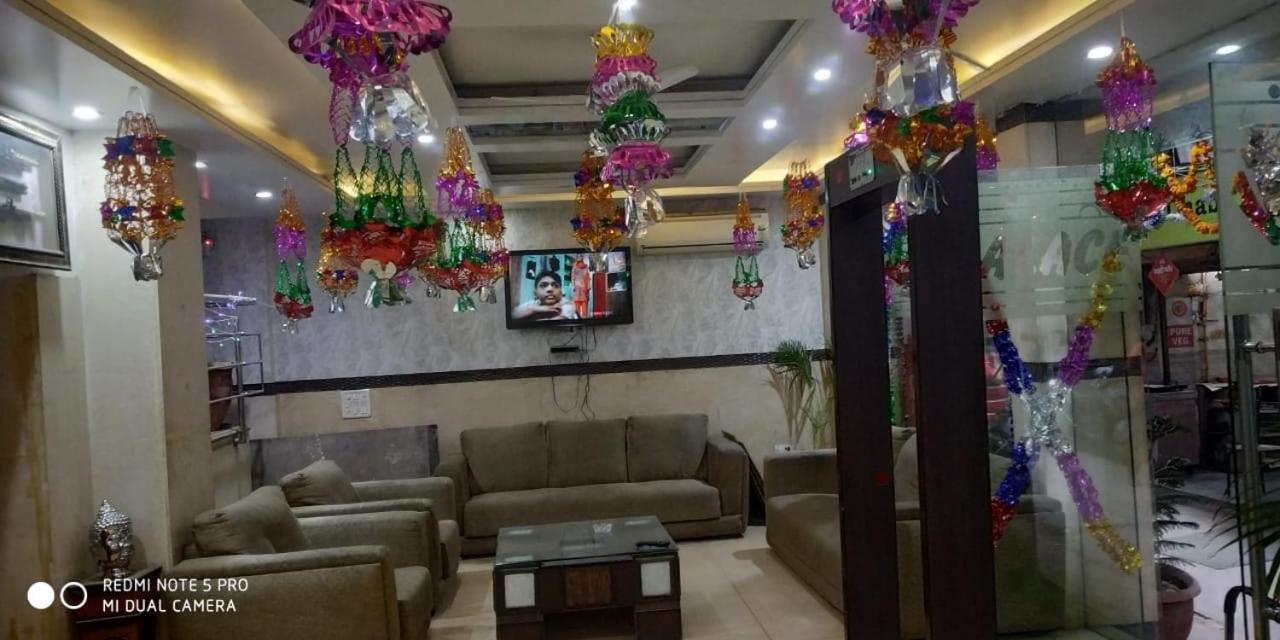 Adb Rooms Udhav Palace ニューデリー エクステリア 写真