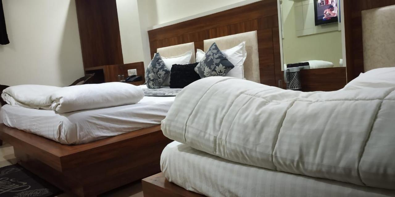 Adb Rooms Udhav Palace ニューデリー エクステリア 写真