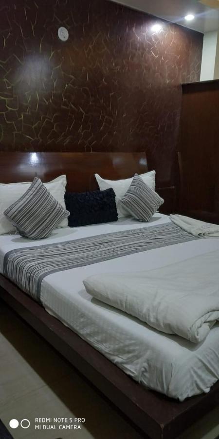 Adb Rooms Udhav Palace ニューデリー エクステリア 写真