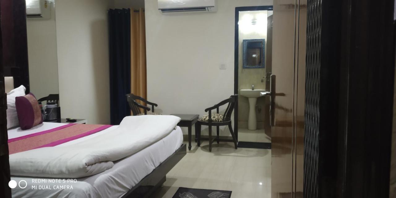 Adb Rooms Udhav Palace ニューデリー エクステリア 写真