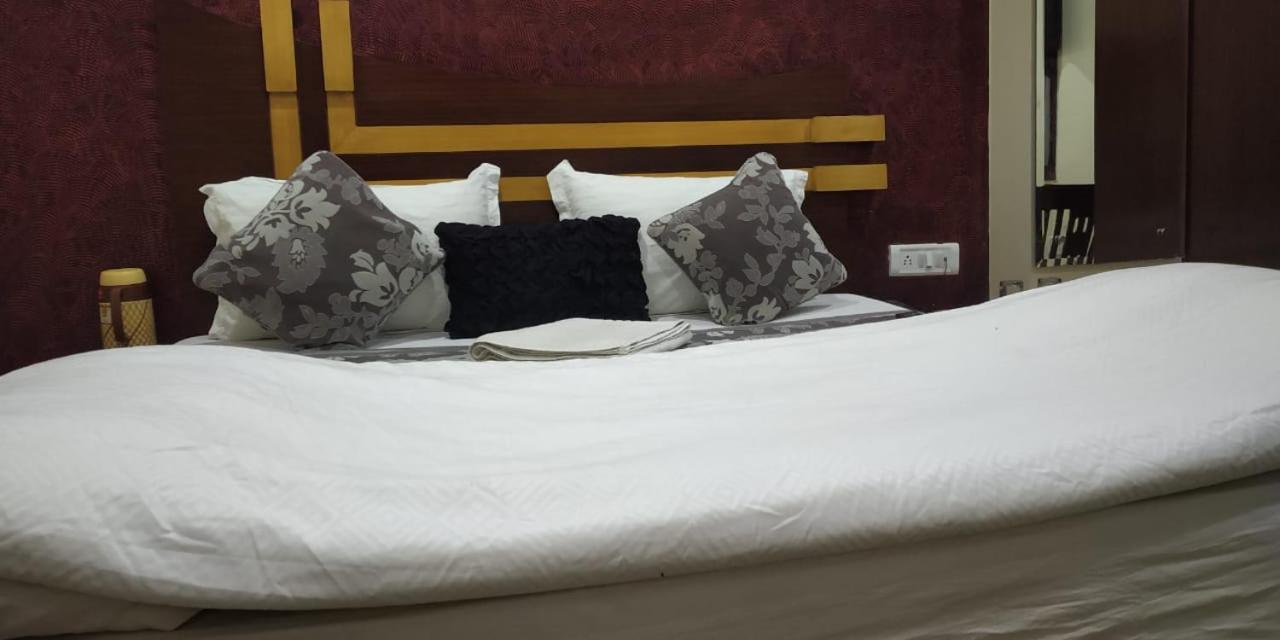 Adb Rooms Udhav Palace ニューデリー エクステリア 写真