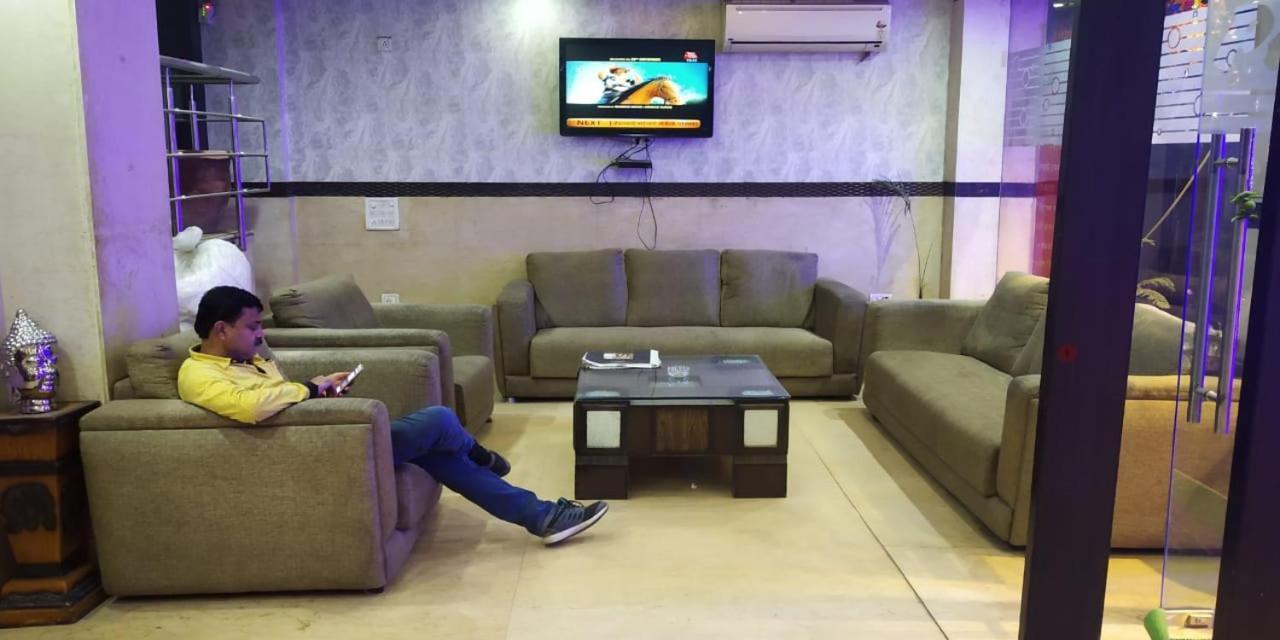 Adb Rooms Udhav Palace ニューデリー エクステリア 写真