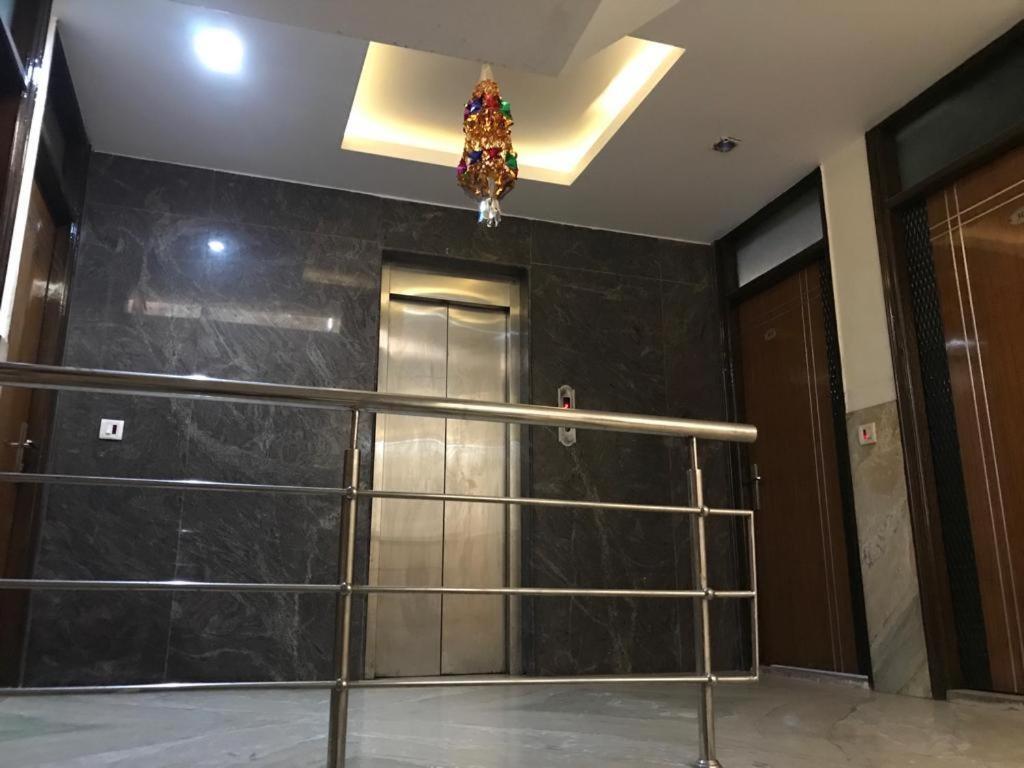 Adb Rooms Udhav Palace ニューデリー エクステリア 写真