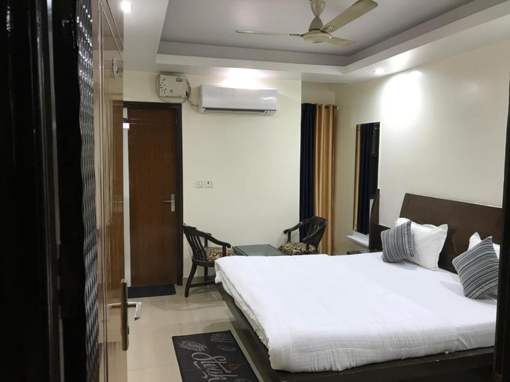 Adb Rooms Udhav Palace ニューデリー エクステリア 写真