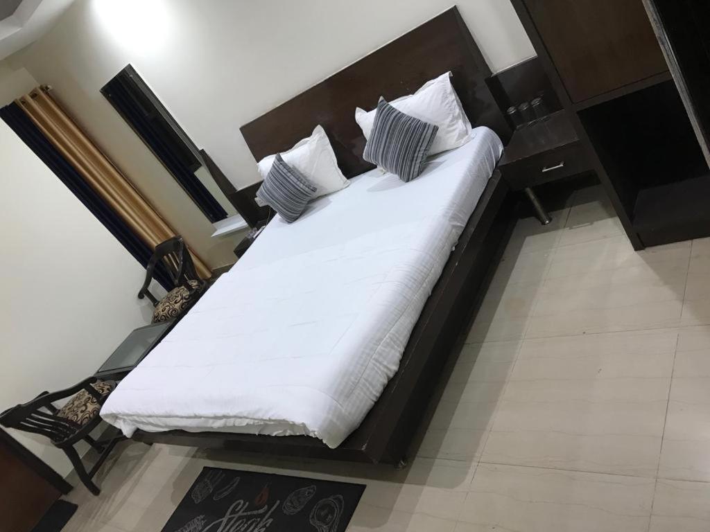 Adb Rooms Udhav Palace ニューデリー エクステリア 写真